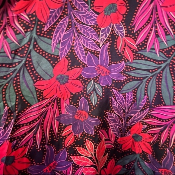 🆕💜Stunning Floral Blouse by Oddi - Picture 6 of 10